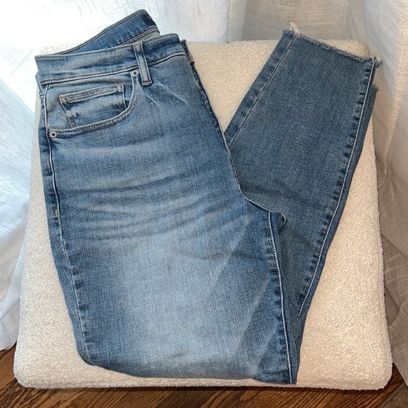 High Rise Bridgette Skinny ankle 6/28 - Picture 5 of 9